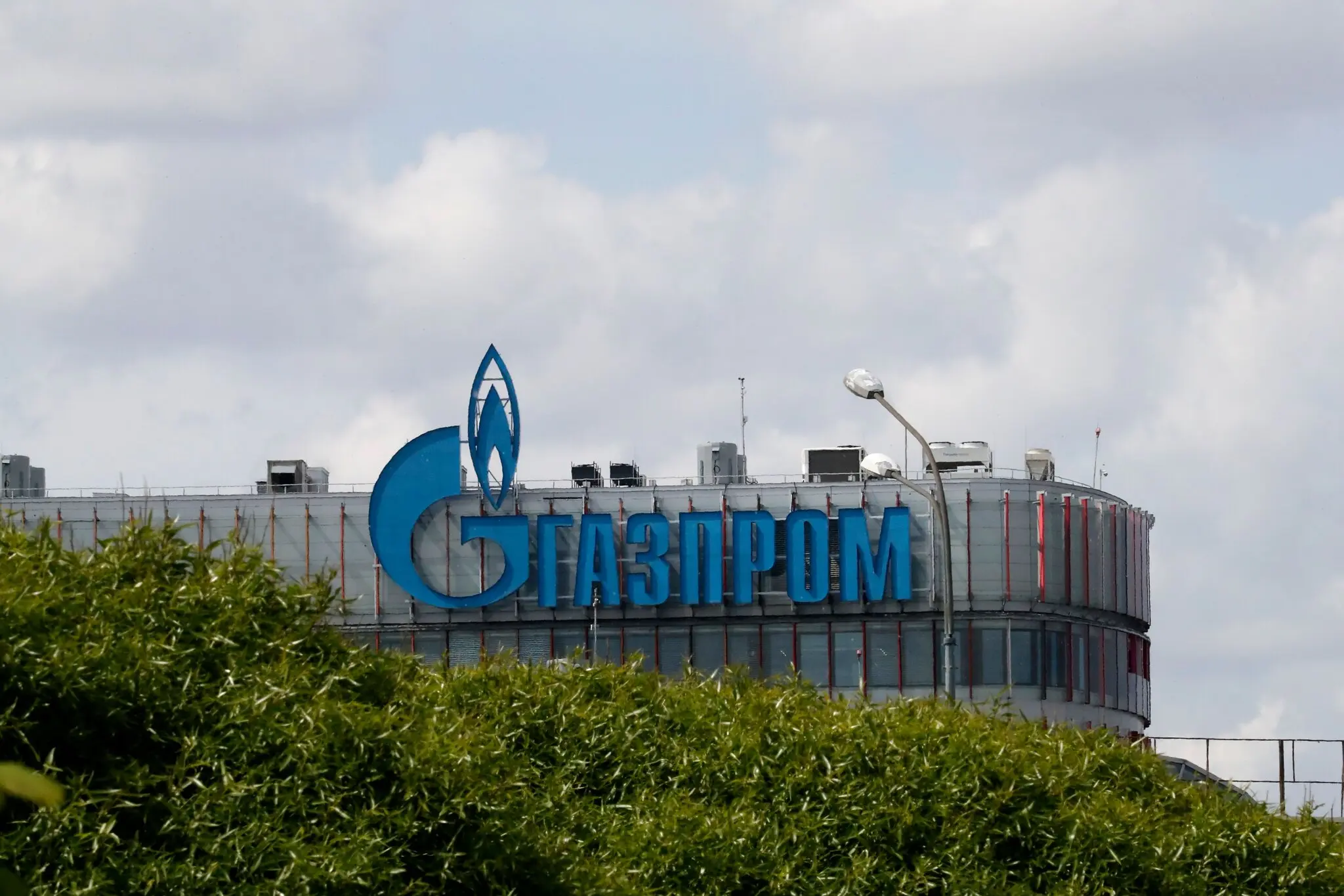 Газпром продовжить транзит газу через Україну у четвер amid повідомлень про бої біля російського містечка Суджа